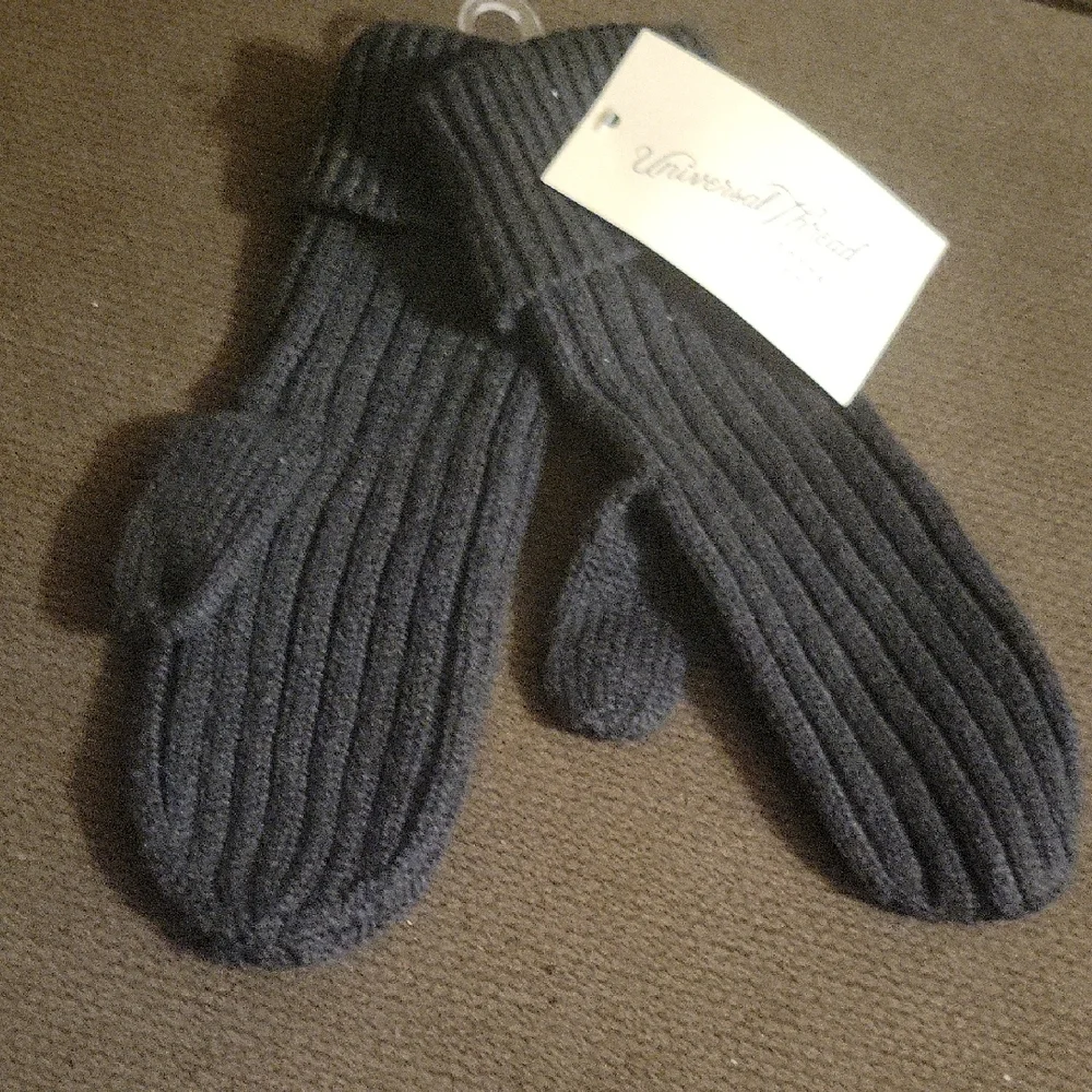 Two Pairs of Gloves Universal Thread Black Knit Gloves & Wild Fable Purple Sizes
